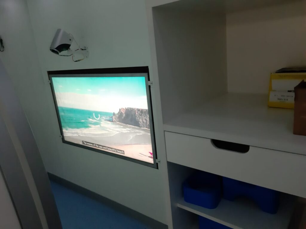 MRI compatible monitor