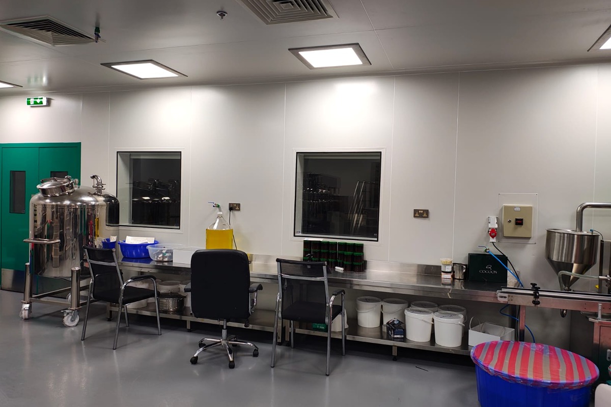 What Is a Modular Cleanroom and How Does It Work?