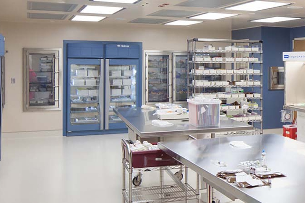 How to Choose a Cleanroom Supplier for Sterile Pharmacy Compounding